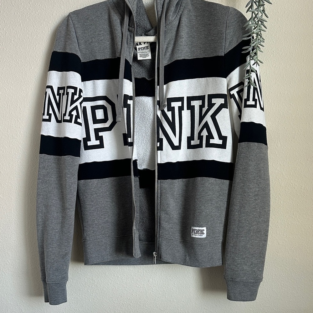 PINK VS Zip-Up Hoodie🤍🖤